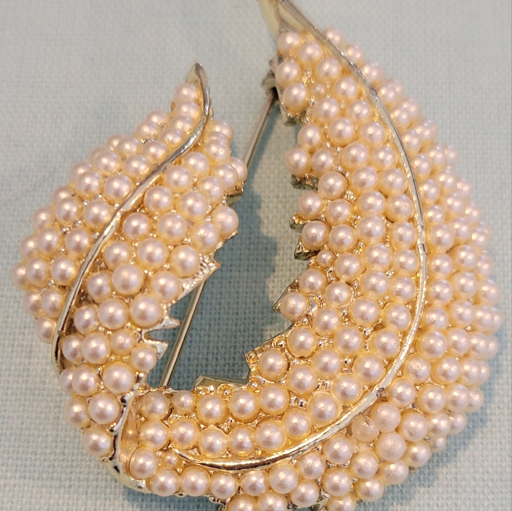 Vintage Art Deco Bsk Perl Brooch 17$